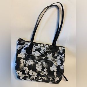 Kenneth Cole Reaction shoulder bag. Like new